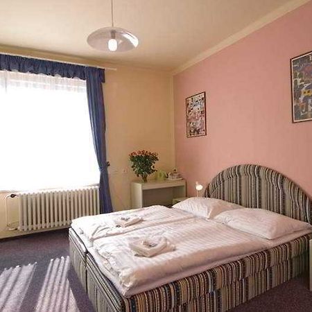 Hotel Stirka Praag Kamer foto