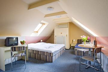 Hotel Stirka Praag Buitenkant foto