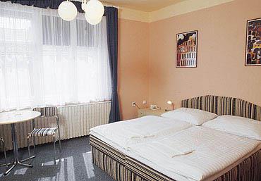 Hotel Stirka Praag Buitenkant foto